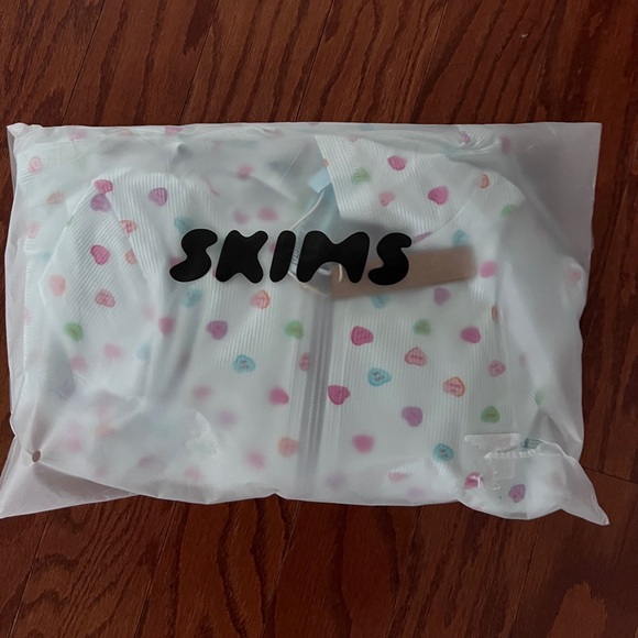 SKIMS Women's Heart Print Pajama Set S - Picture 8 of 11